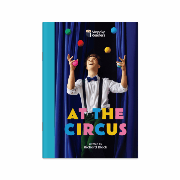 At the Circus (Mopoke Readers, Set 1)